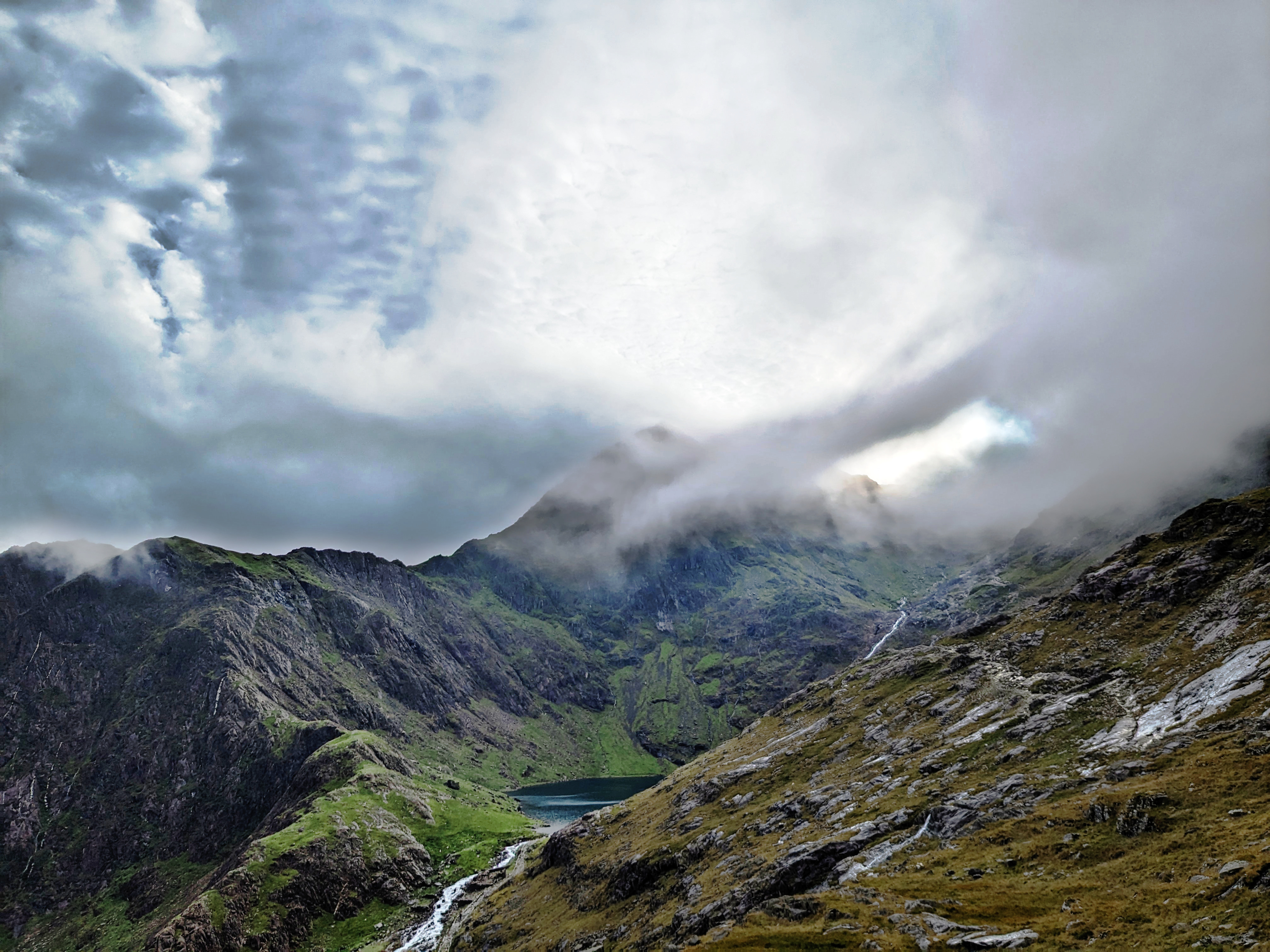 Ffoto o'r Wyddfa un Eryri Awst 2024